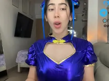 Yui-Ch – webcam model profile photo Image 13