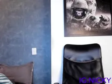 i_n_d_i_c_a – webcam model profile photo Image 3