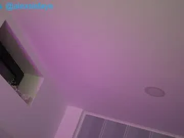 Runarunapi – webcam model profile photo Image 8