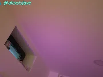 Runarunapi – webcam model profile photo Image 9