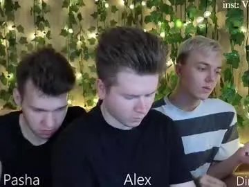 R0422 – webcam model profile photo Image 6