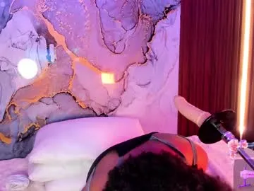 Runarunapi – webcam model profile photo Image 15