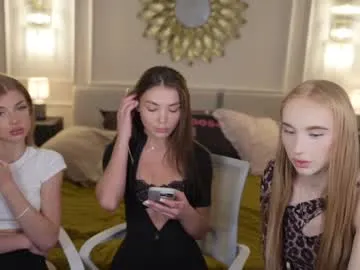 ___Nessa – webcam model profile photo Image 3