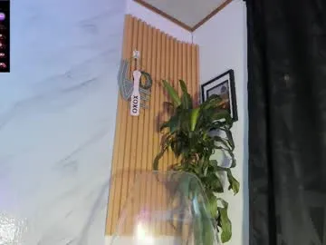 Runarunapi – webcam model profile photo Image 6