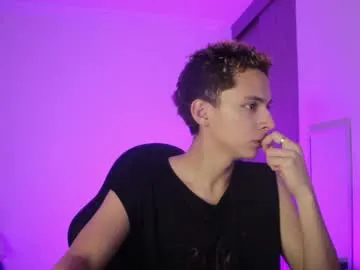 PumaShyXD – webcam model profile photo Image 6