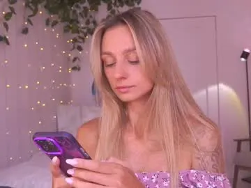 mon1_day – webcam model profile photo Image 7