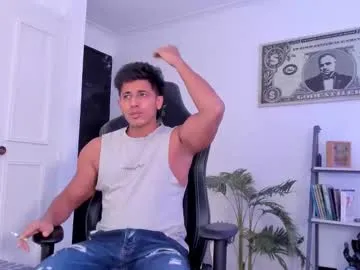 Yaya--728 – webcam model profile photo Image 2