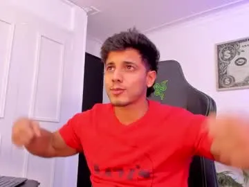 Yaya--728 – webcam model profile photo Image 3