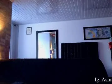 hana-08787- – webcam model profile photo Image 9