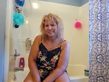 Olivia_11 – webcam model profile photo Image 2