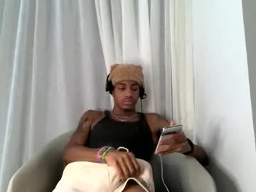 Runarunapi – webcam model profile photo Image 10