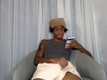 Runarunapi – webcam model profile photo Image 11