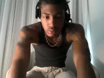 Runarunapi – webcam model profile photo Image 9