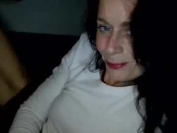 Runarunapi – webcam model profile photo Image 6