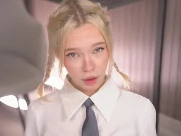 R-bonbon – webcam model profile photo Image 10