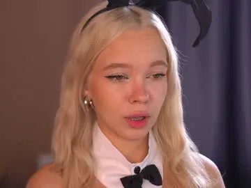 R-bonbon – webcam model profile photo Image 11