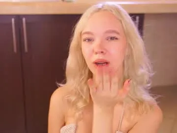 R-bonbon – webcam model profile photo Image 12