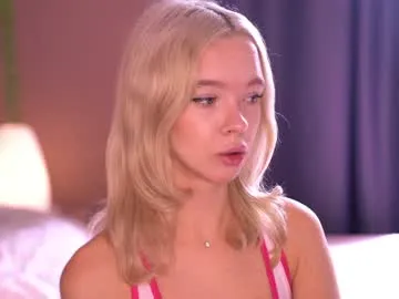 R-bonbon – webcam model profile photo Image 13