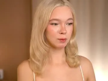 R-bonbon – webcam model profile photo Image 3