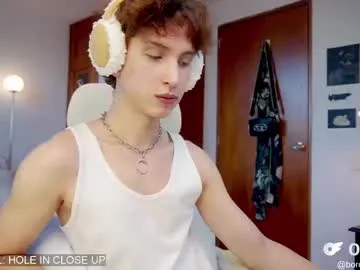 Yaya--728 – webcam model profile photo Image 3