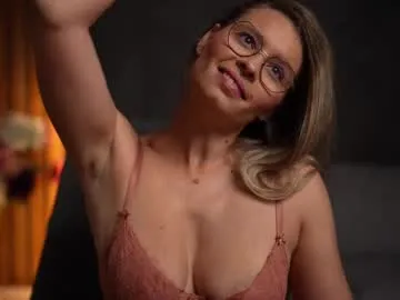 katt008 – webcam model profile photo Image 2