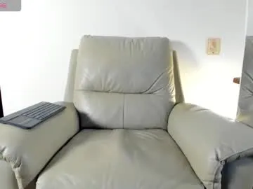 PumaShyXD – webcam model profile photo Image 2