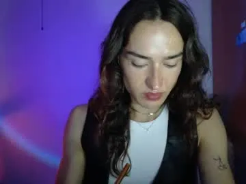 onlykira – webcam model profile photo Image 8