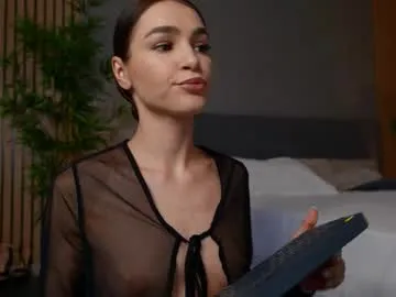 emyii – webcam model profile photo Image 4