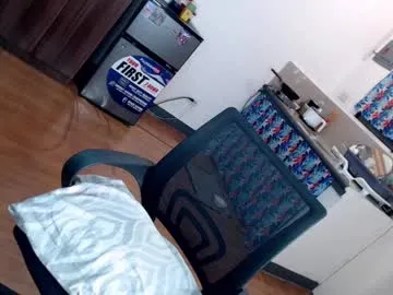 yourbirdy – webcam model profile photo Image 3