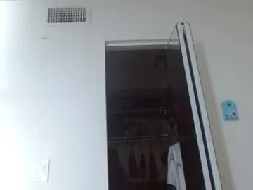 caylin – webcam model profile photo Image 19