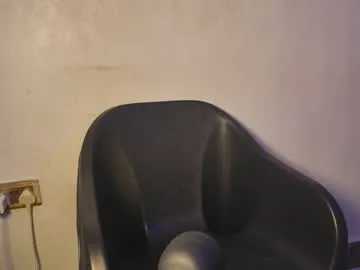 PumaShyXD – webcam model profile photo Image 3