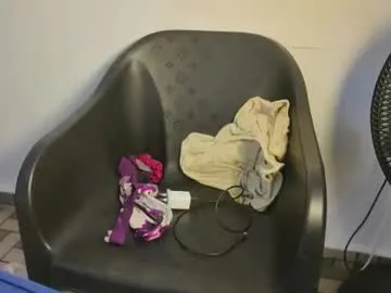 PumaShyXD – webcam model profile photo Image 6