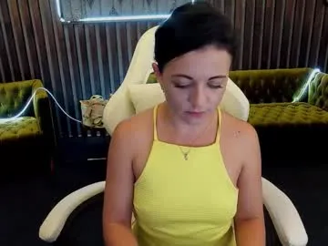 AdritVance – webcam model profile photo Image 3