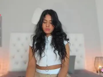 Runarunapi – webcam model profile photo Image 12