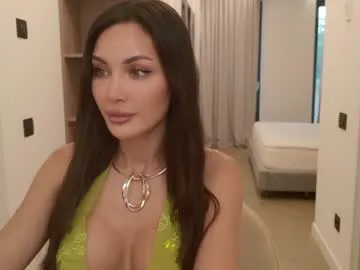 Runarunapi – webcam model profile photo Image 11