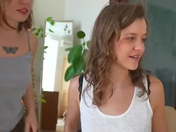 emyii – webcam model profile photo Image 3