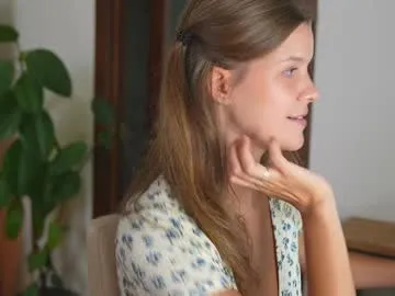 emyii – webcam model profile photo Image 8