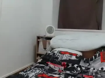 AdritVance – webcam model profile photo Image 7