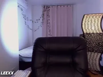 PumaShyXD – webcam model profile photo Image 9