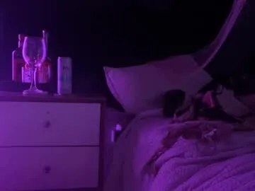 R-bonbon – webcam model profile photo Image 12