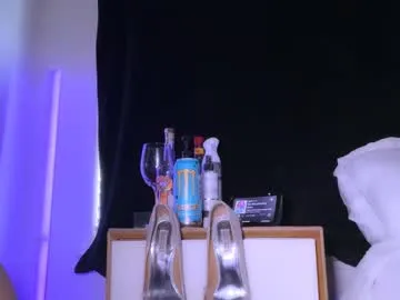 R-bonbon – webcam model profile photo Image 14