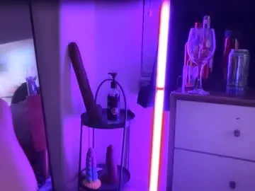 R-bonbon – webcam model profile photo Image 16