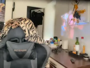 R-bonbon – webcam model profile photo Image 5