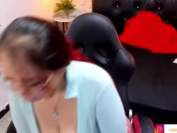 Olivia_11 – webcam model profile photo Image 2