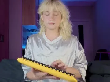 onlykira – webcam model profile photo Image 3