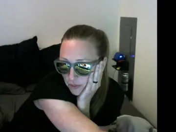 May-Squirt – webcam model profile photo Image 4