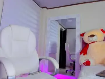 AdritVance – webcam model profile photo Image 16