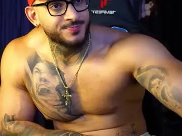 Yaya--728 – webcam model profile photo Image 17