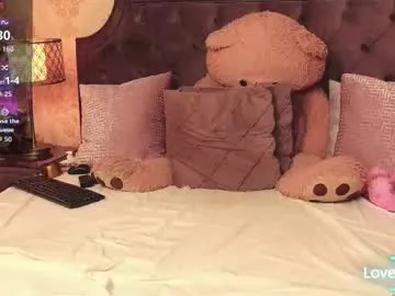 Selen-S – webcam model profile photo Image 13