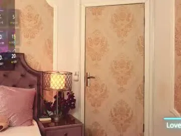 Selen-S – webcam model profile photo Image 17